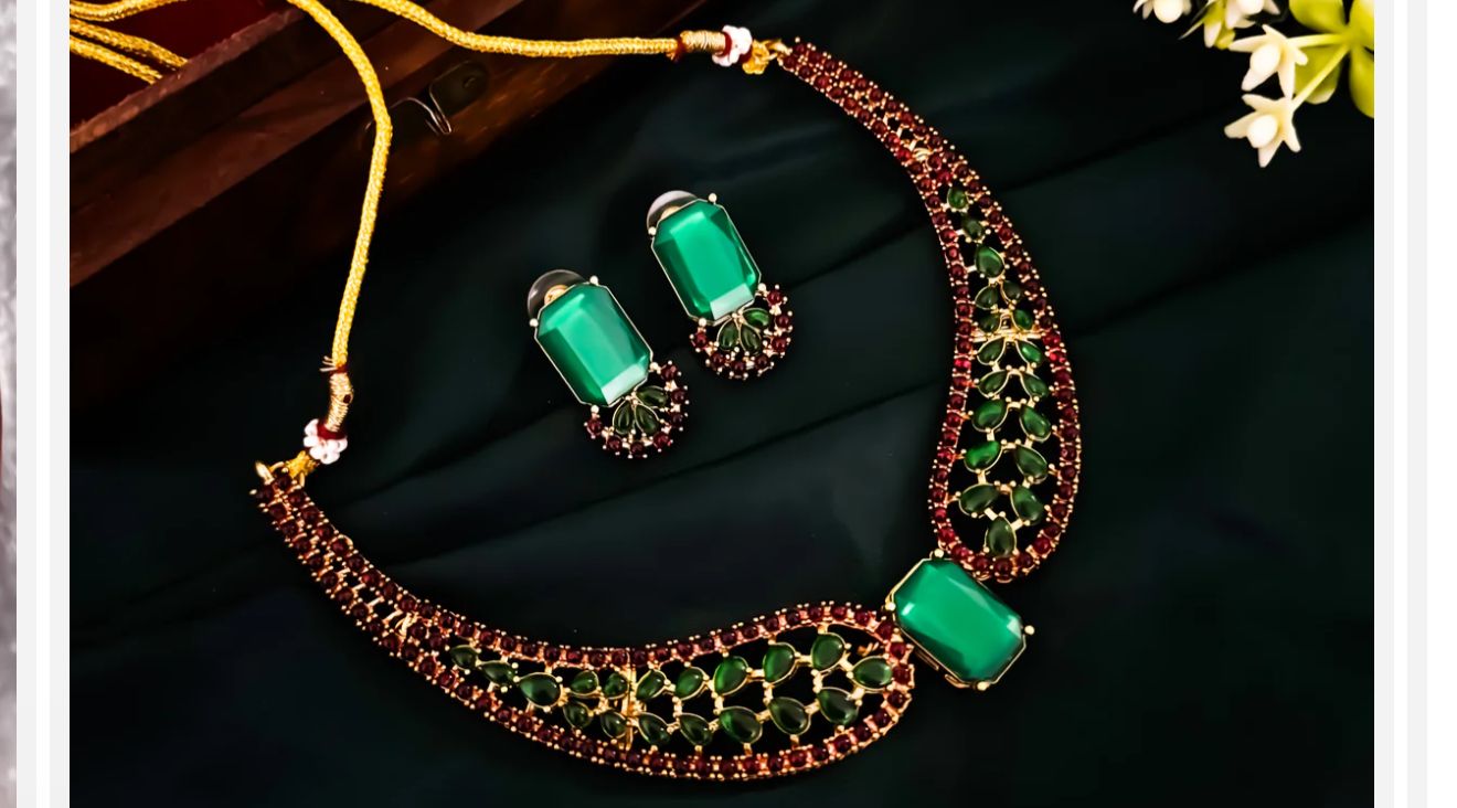 Emeralda Royale Necklace – The Queen’s Green Grace